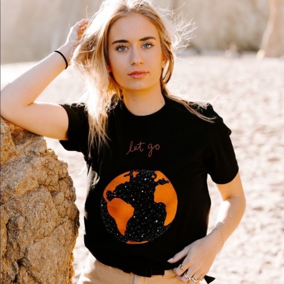 Serengetee Let Go Graphic Tee - Picture 5 of 8